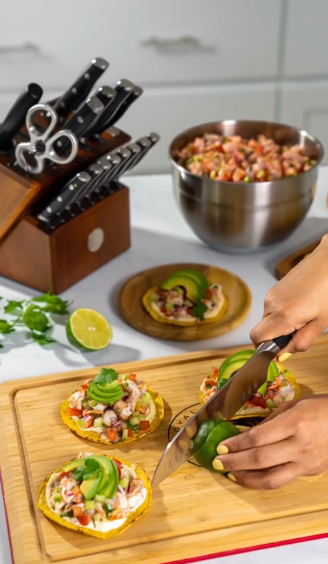 Set de cuchillos profesionales y ceviche fresco